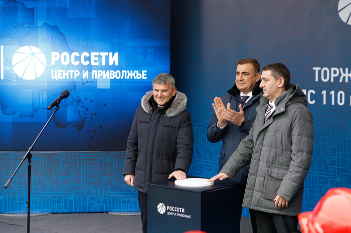 Дюмину и гендиректору «Россетей» Рюмину показали новый питающий центр в Туле