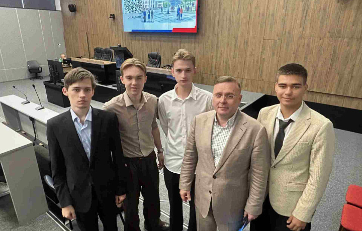 Павел Веселов рассказал студентам тульского педуниверситета о сентябрьских выборах