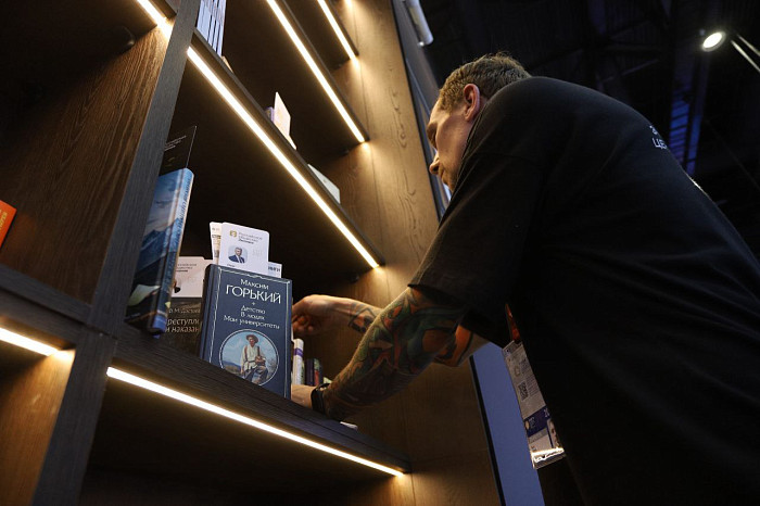 Люди, машины, роскошь: яркие фото третьего дня ПМЭФ-2024