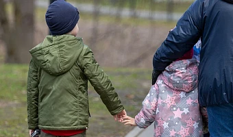 Ребёнка, находившегося под опекой в Туле, вернули матери после полутора лет конфликта