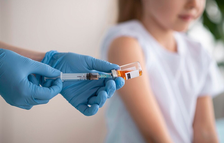 «Антиваксеры подстрекают вас рискнуть здоровьем своего ребенка»: врач-иммунолог-аллерголог объяснил, почему нужно вакцинироваться