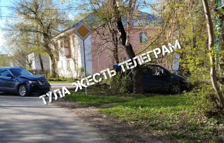 В Туле при столкновении двух иномарок пострадала женщина