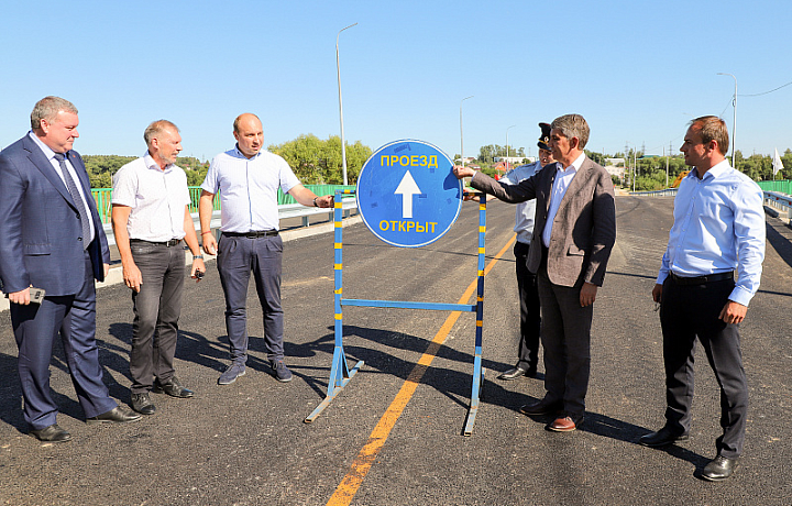 На Баташевском мосту в Туле открыли движение транспорта