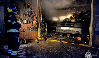 Два автомобиля сгорели за последние сутки в Тульской области