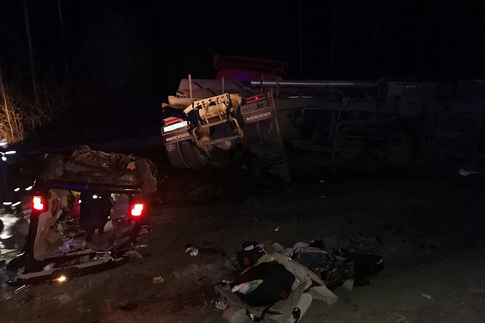 Девять человек погибли в ДТП с участием микроавтобуса и автоцистерны под Тулой