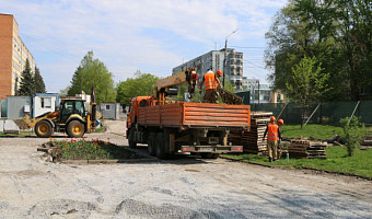 В Туле продолжается благоустройство сквера в Советском округе