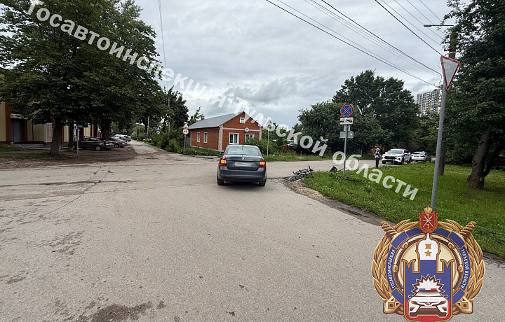 Автоледи на Skoda сбила подростка-велосипедиста на улице Демьянова в Туле