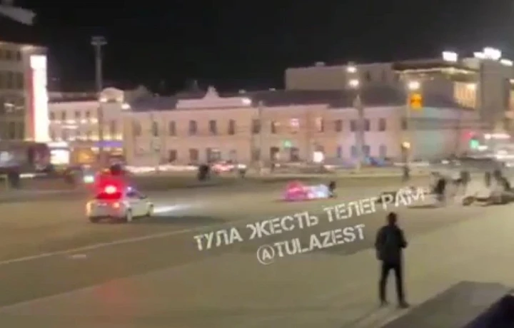 Питбайкер устроил гонку с преследованием на площади Ленина в Туле