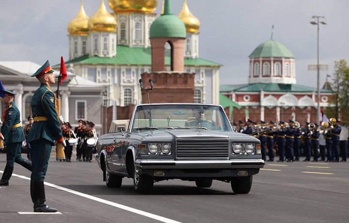 На площади Ленина в Туле прошел Парад Победы: фоторепортаж