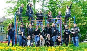 Родители двух тульских школ записали клип на песню «Короля и Шута» для выпускников