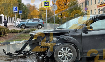 На проспекте Ленина в Туле собралась пробка из-за ДТП с «Ладой» и иномаркой