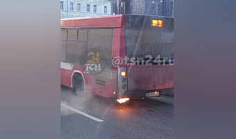 В Туле загорелась задняя часть автобуса во время движения