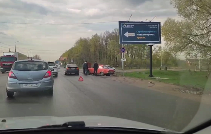 В Туле столкнулись "Москвич" и BMW