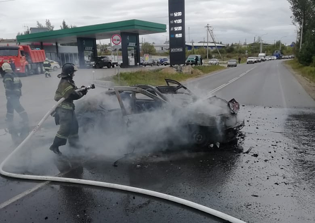 В тульском поселке Барсуки сгорел легковой автомобиль