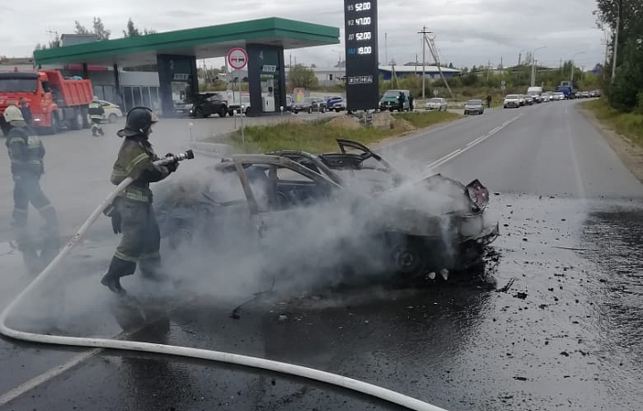 В тульском поселке Барсуки сгорел легковой автомобиль