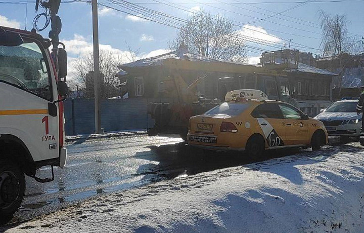 На улице Староникитской в Туле автомобиль Volkswagen Polo сбил пешехода