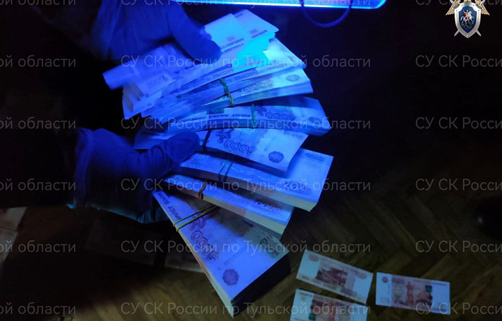 В Узловском районе работников электросетевой компании поймали на взятке в 5 млн рублей