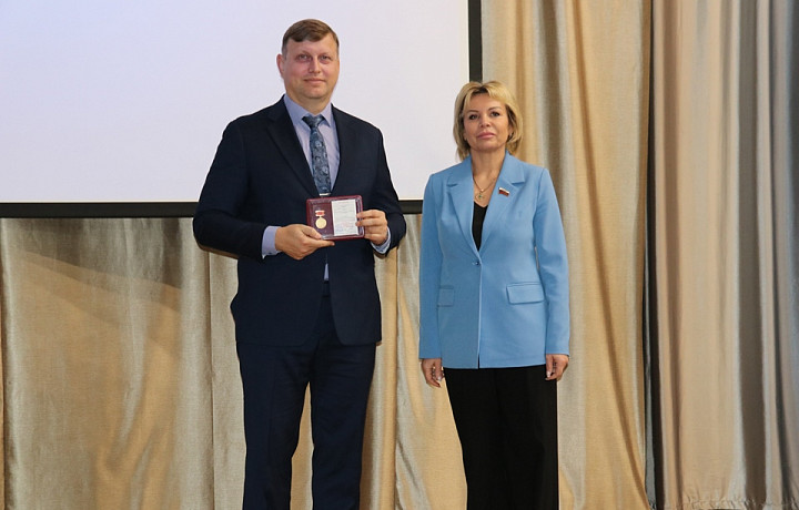 Мэр Тулы Ольга Слюсарева наградила отличившихся туляков