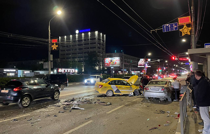 Авария со спорткаром на проспекте Ленина в Туле: на ток-шоу «Малахов» призвали найти «странного пассажира» машины