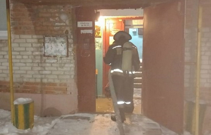 На улице Гагарина в Киреевске произошел пожар в жилой многоэтажке: есть пострадавший