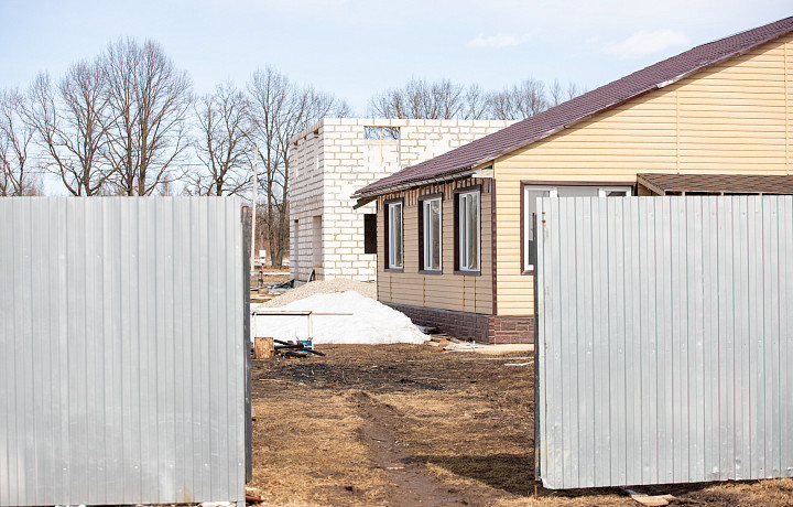 Жительница Кимовска заплатит почти 180 тысяч рублей за поврежденные соседские ворота