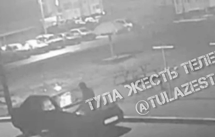 В Туле водитель избил мужчину, который забрался в его машину погреться