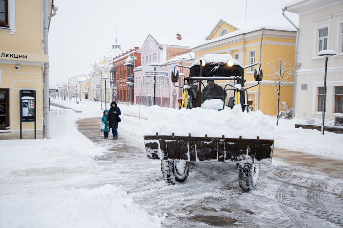 Тулу засыпало снегом: как в городе борются с последствиями стихии