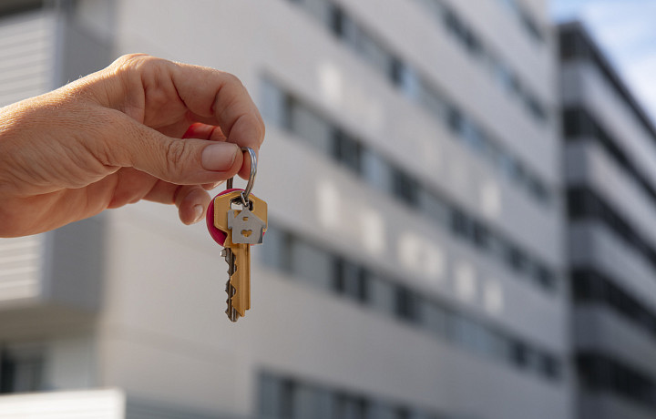 Унитаз прямо на кухне: как выглядят и сколько стоят самые маленькие квартиры для покупки в Туле и области