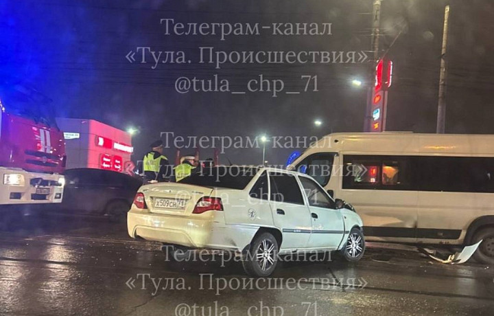 Центр Тулы встал в багровых пробках из-за ДТП на Пролетарском мосту