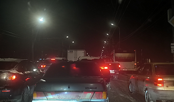 Проспект Ленина в Туле встал в сильной пробке из-за ДТП