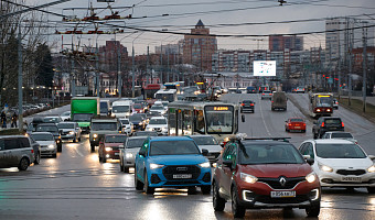 Хинштейн заявил, что российский флаг на номерах машин может стать обязательным