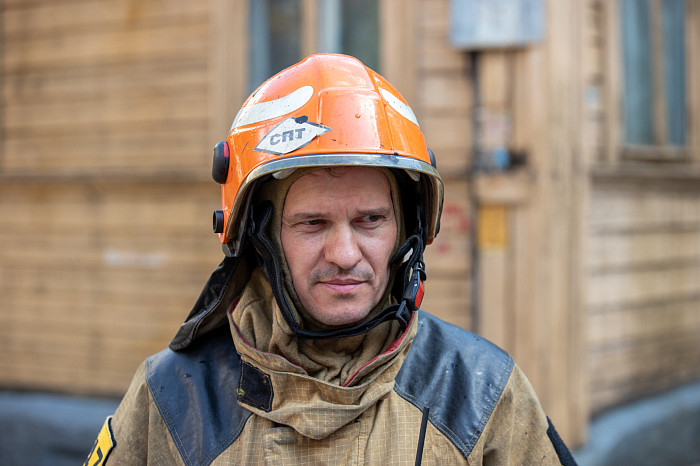 В Туле на улице Свободы загорелся дом