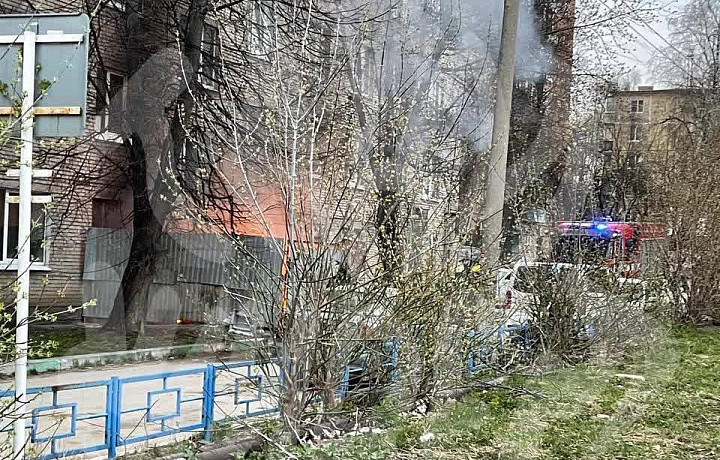 Мусорный бак загорелся в Туле на улице Кирова
