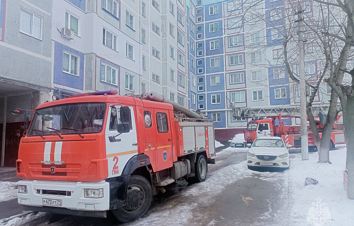 Из пожара в многоквартирном доме на улице Максимовского в Туле эвакуировали ребенка и пятерых взрослых