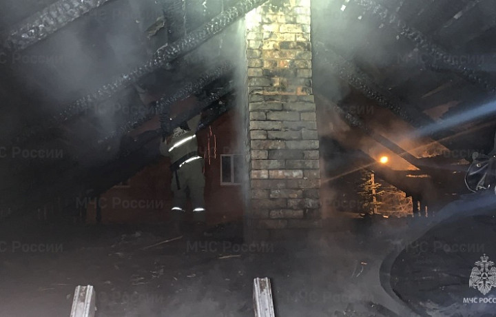 Трех человек эвакуировали из жилого дома в Новомосковске из-за пожара