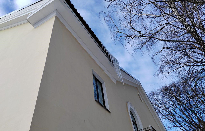 В Туле с начала зимы сотрудники УАТН выдали 336 предписаний по сосулькам на домах