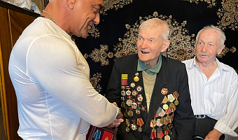 Владимир Мухин поздравил ясногорского ветерана со столетним юбилеем
