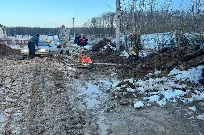 В поселке под Тулой после прокладки коммуникаций уничтожили единственную дорогу