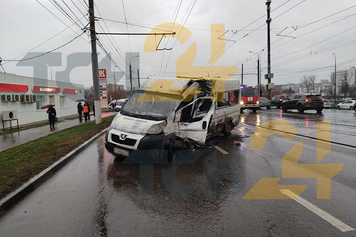 Опубликованы фото с места массового ДТП на Пролетарском мосту в Туле