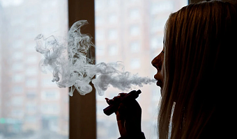 Юрист рассказал, чем могут грозить частые перекуры на работе