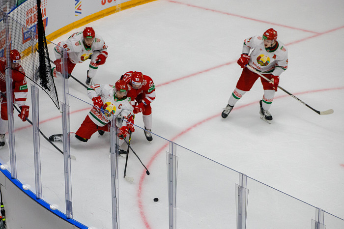 Фоторепортаж: как прошел матч между национальными сборными России и Беларуси