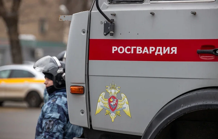 Работа во вневедомственной охране: какое образование надо иметь, сколько раз подтянуться и отжаться