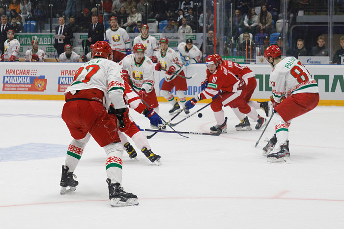 Фоторепортаж: как прошел матч между национальными сборными России и Беларуси