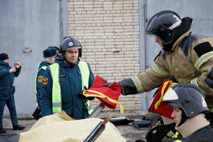 В Туле прошли соревнования среди спасателей по ликвидации последствий ДТП