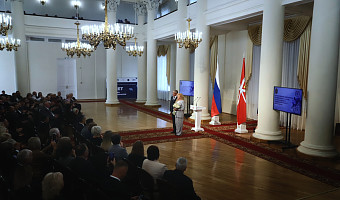 «В ваших руках находится будущее нашей страны»: Дмитрий Миляев вручил награды работникам системы среднего профобразования региона