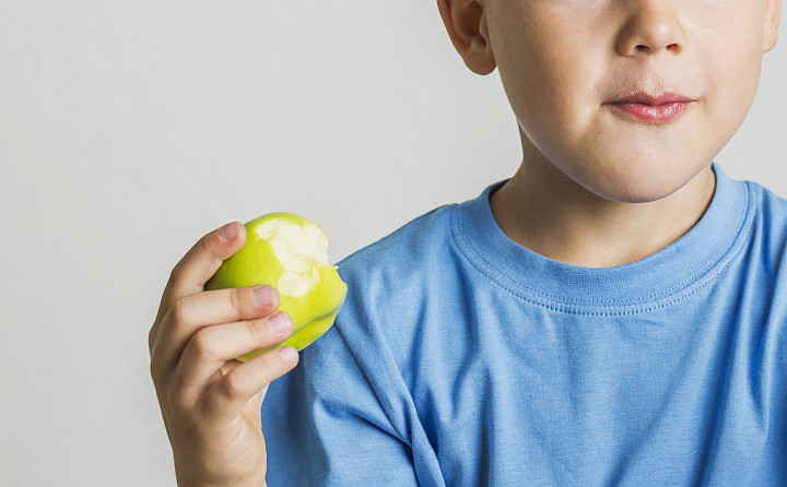 «Детский лишний вес – это не про эстетику, это вопрос здоровья»: как правильно худеть ребенку – поговорили с эндокринологом