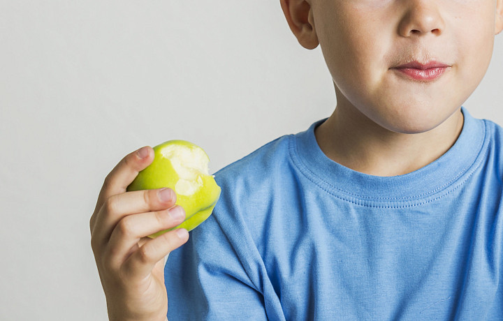 «Детский лишний вес – это не про эстетику, это вопрос здоровья»: как правильно худеть ребенку – поговорили с эндокринологом