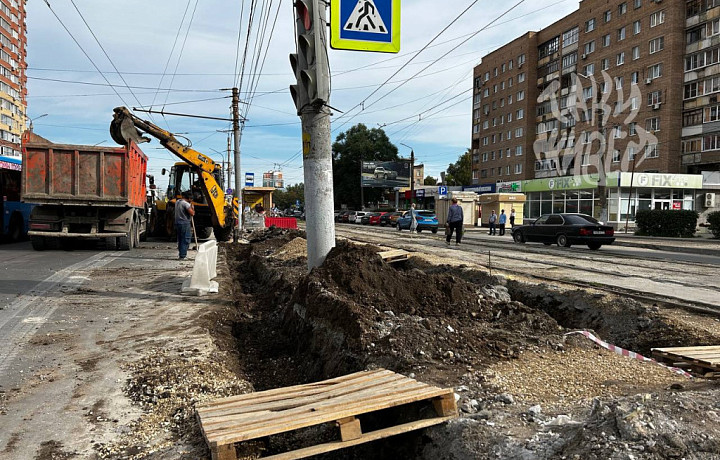 Администрация Тулы прокомментировала ямы на тротуаре у остановки на Зеленстрое