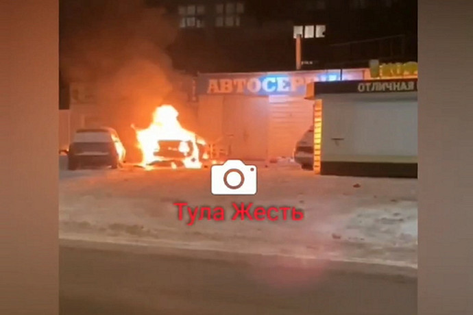 На Веневском шоссе в Туле сгорел автомобиль