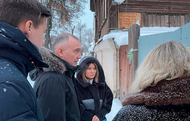 Руководитель СК России по Тульской области осмотрел аварийный дом на улице Тургеневской